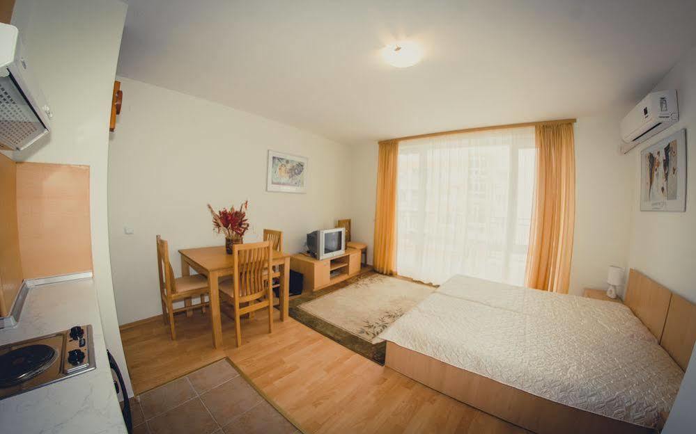 Messambria Beach Apartments Sveti Vlas Eksteriør billede